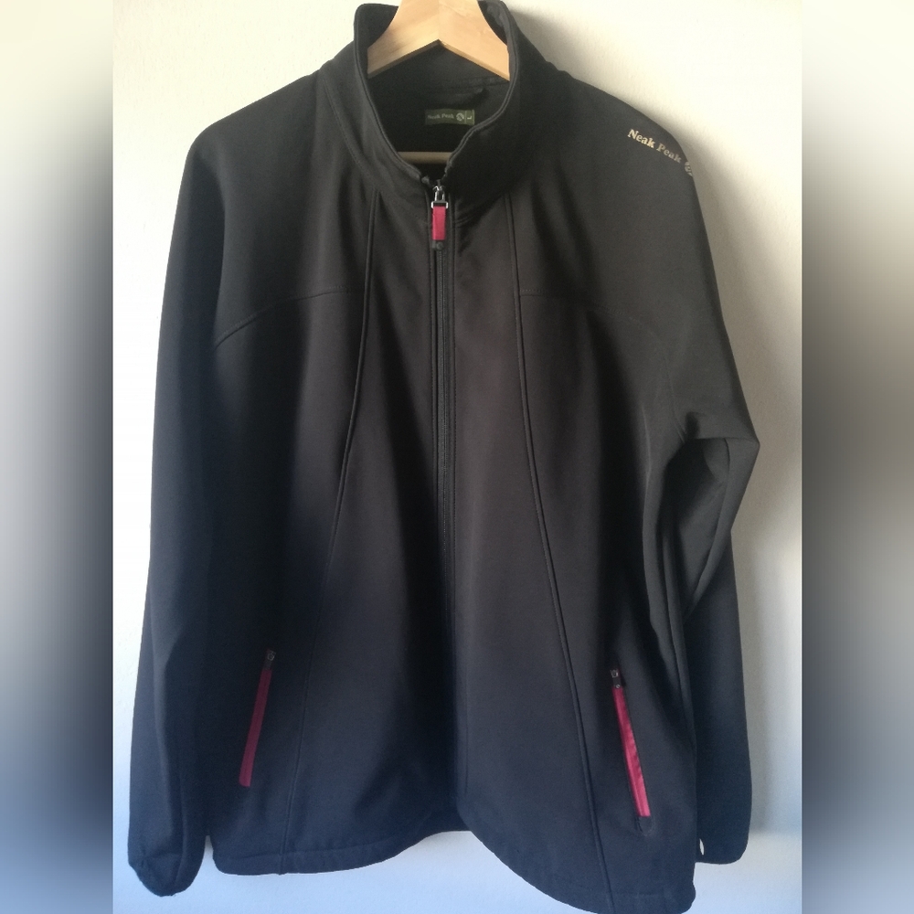 NWOT Neak Peak Black Size L Jacket